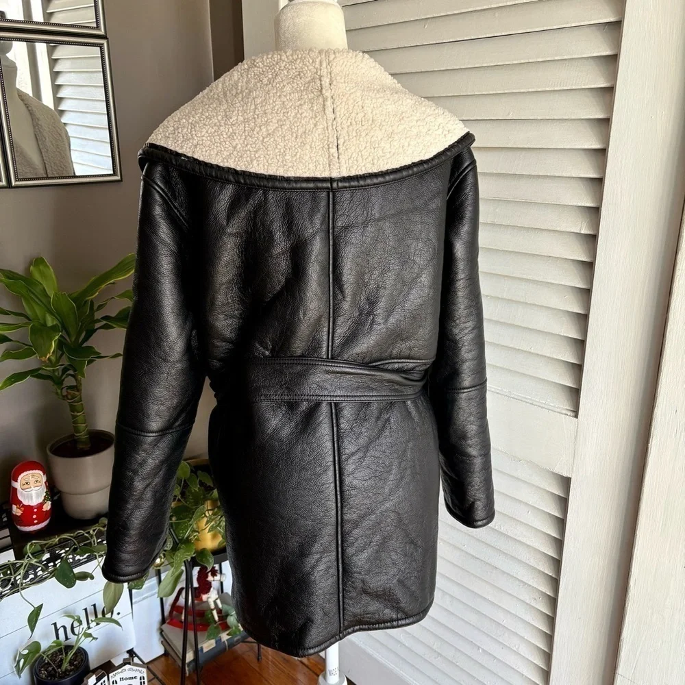 ASOS DESIGN Curve luxe collared bonded borg belted jacket - Picture 6 of 11